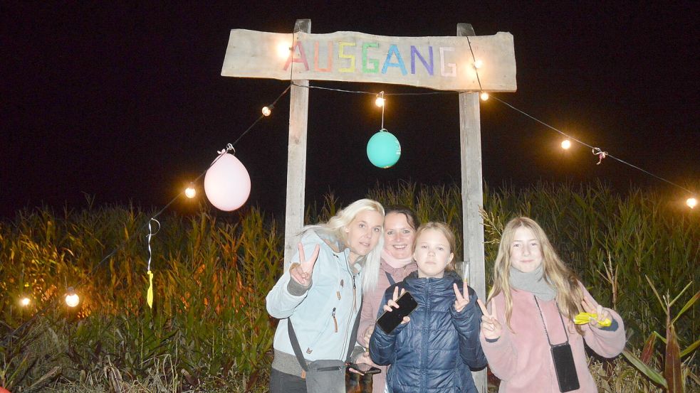 Die Organisatoren des Maislabyrinths in Klostermoor laden erneut zum Lichterabend ein. Dieses Foto entstand im vergangenen Jahr. Foto: Archiv/Holger Weers