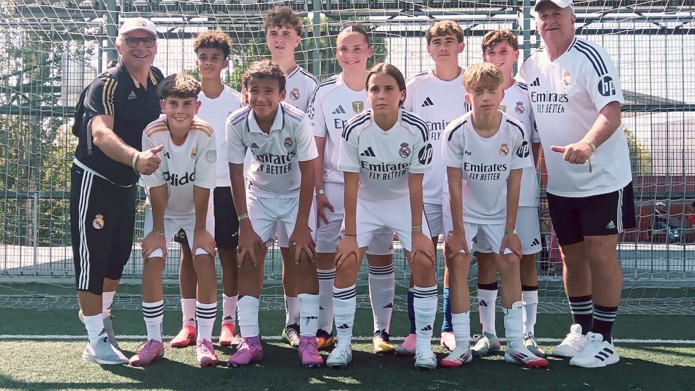 Mit einem Team des Jahrgangs 2011 und Spielern aus verschiedenen Ländern trat Till Poplawski (untere Reihe, ganz rechts) auch zu einem Testspiel gegen ein spanisches Team an. Natürlich im Dress von Real Madrid. Foto: Privat