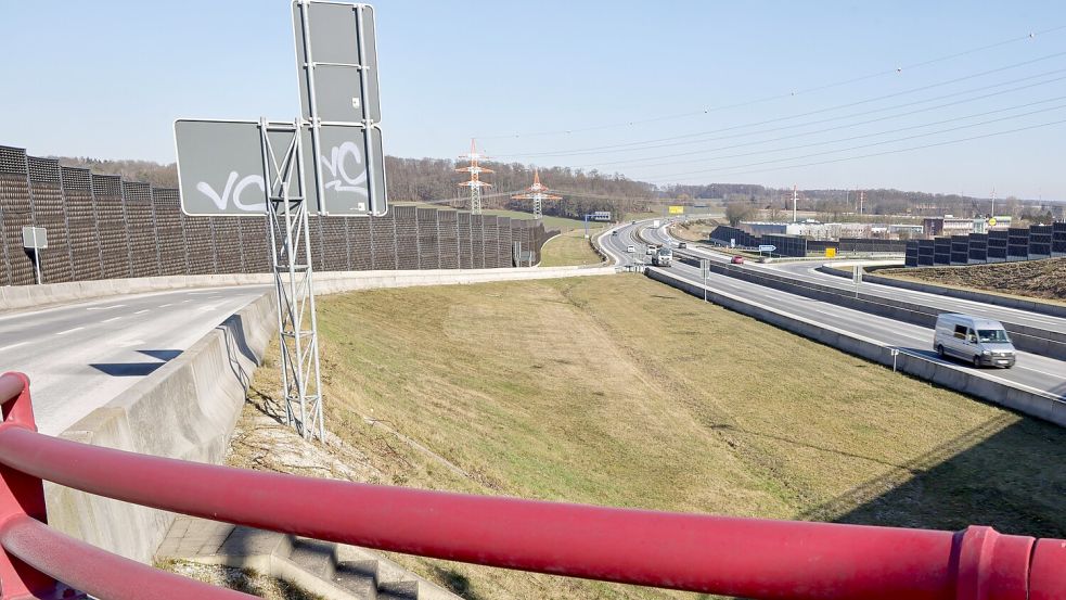 Die A33 endet derzeit bei Belm. Ob das geplante, neun Kilometer lange Teilstück bis zur A1 bei Wallenhorst je gebaut wird, ist wegen der unklaren Finanzierung der A33-Nord umstritten. Foto: Jörn Martens