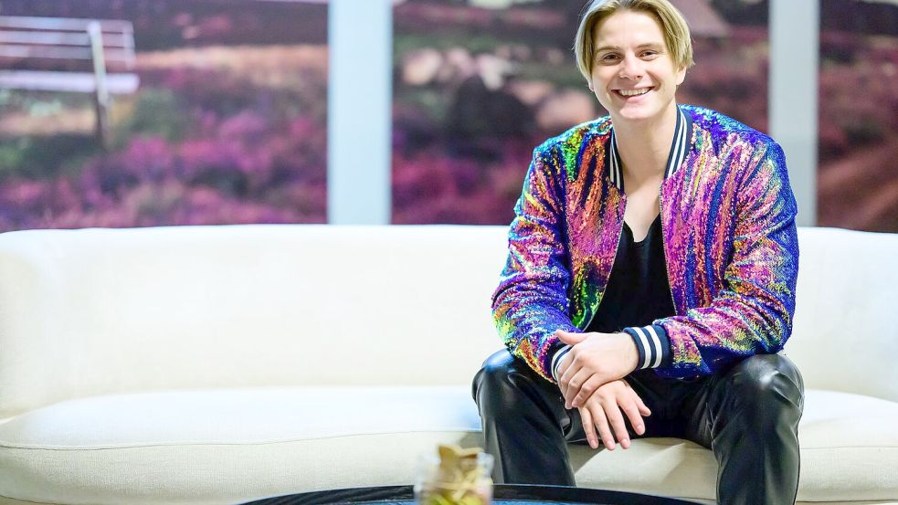 Ein überheblicher Influencer - Sänger Vincent Gross über seine Rolle in der ARD-Telenovela „Rote Rosen“. Foto: Philipp Schulze