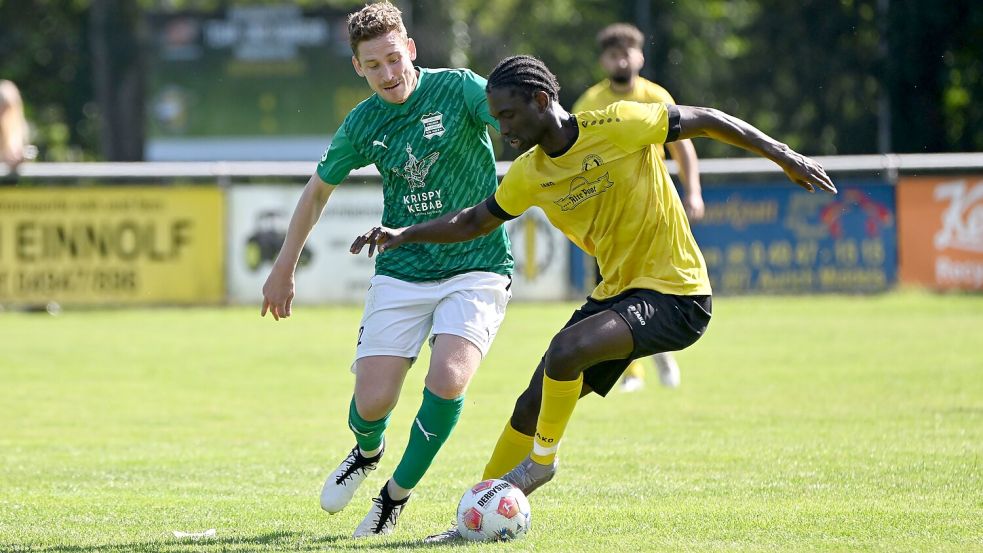 Zu Saisonbeginn war die Fußballwelt bei André Krzatala (links) noch in Ordnung. Foto: Jens Doden/ Blomberg