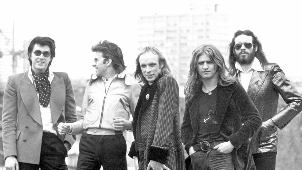 Mit der Band Roxy Music wurde Bryan Ferry (l.) in den 70er Jahren berühmt. Fast zeitgleich begann er eine Solokarriere. (Archivbild) Foto: dpa