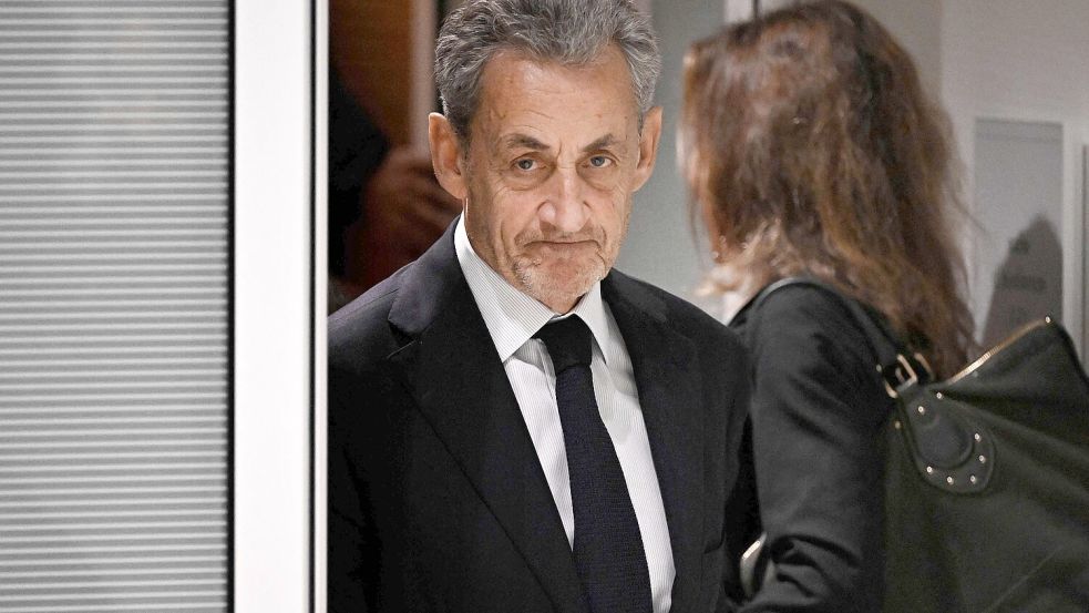 Nicolas Sarkozy wurde verurteilt. Er muss für fünf Jahre in Haft. Foto: afp/ Julien de Rosa