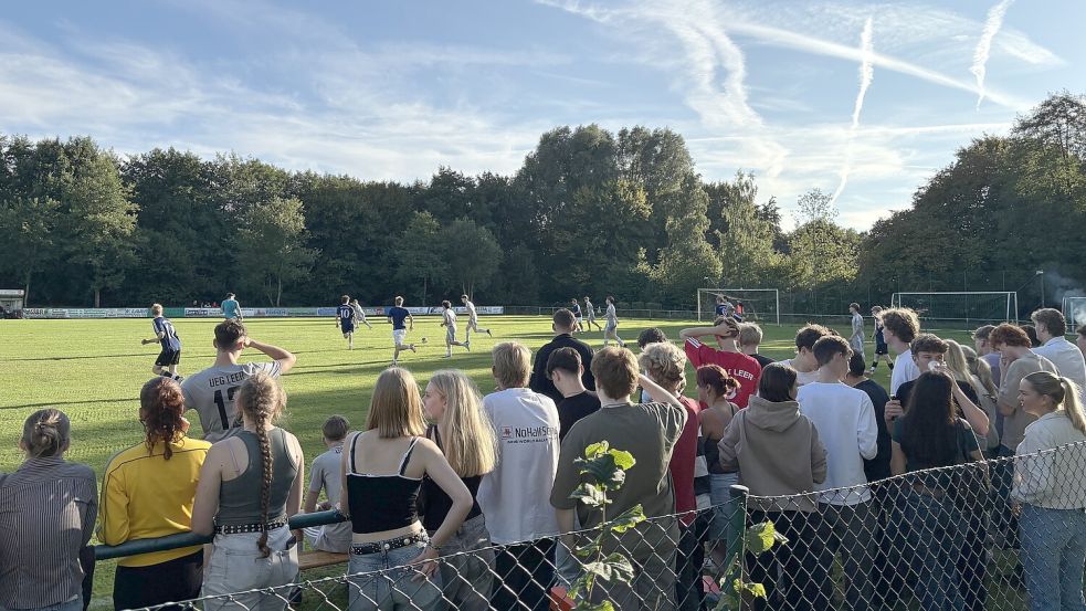 Viel los war beim Fußballturnier des Albrecht-Weinberg-Gymnasiums Rhauderfehn. Foto: Madita Janßen