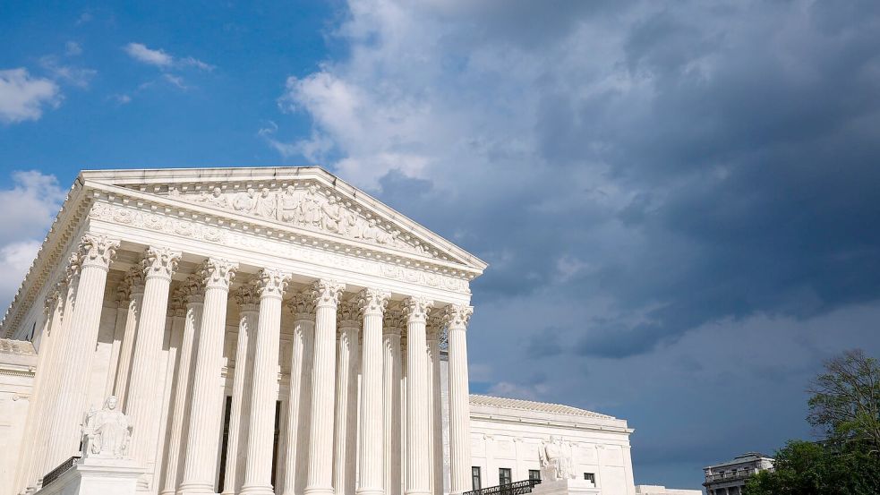Der Supreme Court beschert der Trump-Regierung vorerst einen Sieg im Rechtsstreit um bereits bewilligte Auslandshilfen in Milliardenhöhe. (Archivfoto) Foto: Susan Walsh/AP/dpa