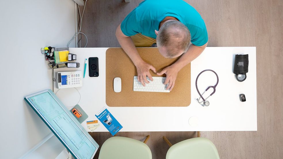 Nicht alle Praxen haben sie, nur ganz wenige Patientinnen und Patienten nutzen sie bisher: die elektronische Patientenakte. (Archivbild) Foto: picture alliance/dpa