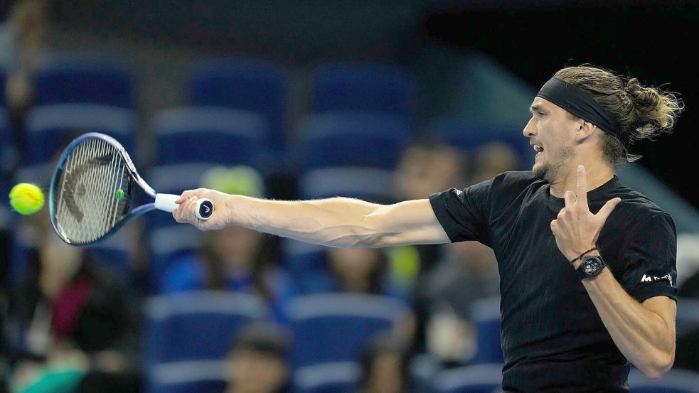Alexander Zverev hatte in seinem Achtelfinale in Peking erhebliche Probleme. Foto: Ng Han Guan/AP/dpa