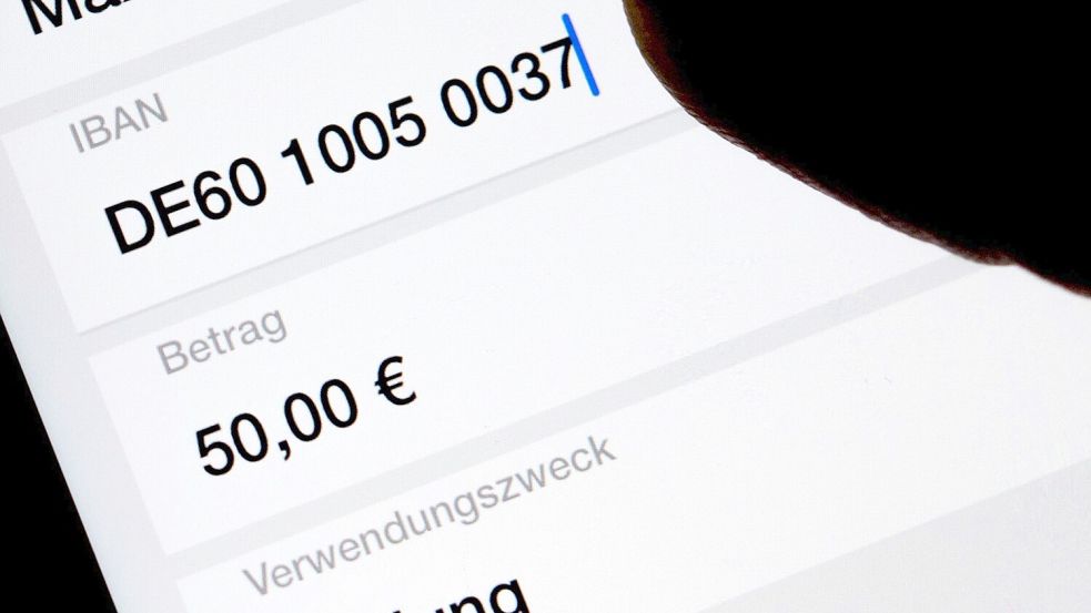 Für Bankkunden gibt es mehr Sicherheit bei Überweisungen. (Symbolbild) Foto: Monika Skolimowska/dpa-Zentralbi