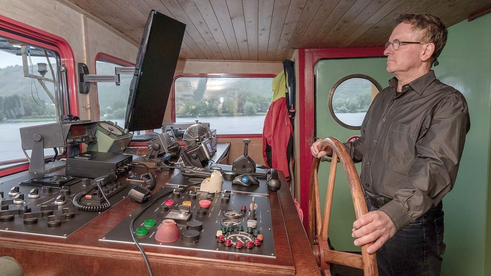 Zimmermann ist seit vielen Jahrzehnten Binnenschiffer. (Archivbild) Foto: Harald Tittel