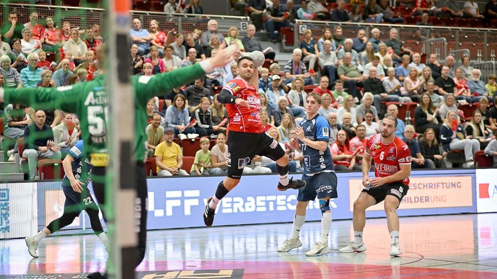 Viele Tore bekamen die fast 1300 Zuschauer in der Arena zu sehen. Foto: Jens Doden/ Blomberg