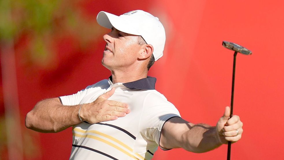 Verlor sein Match gegen Scottie Scheffler, konnte am Ende aber dennoch über den Titel jubeln: Rory McIlroy. Foto: Seth Wenig/AP/dpa