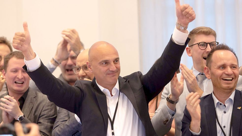 In Dortmund, der drittgrößten Stadt in NRW, unterlag SPD-Amtsinhaber Thomas Westphal nach einem Kopf-an-Kopf-Rennen gegen den CDU-Herausforderer Alexander Omar Kalouti. Foto: Dieter Menne/dpa