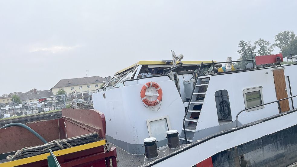 Polizei und Rettungskräfte mussten am Dienstagmorgen zu einem Bootsunfall ausrücken. Foto: Jörg Sanders
