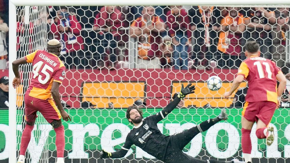 Victor Osimhen sorgte für die Führung von Galatasaray gegen Liverpool. Foto: Francisco Seco/AP/dpa