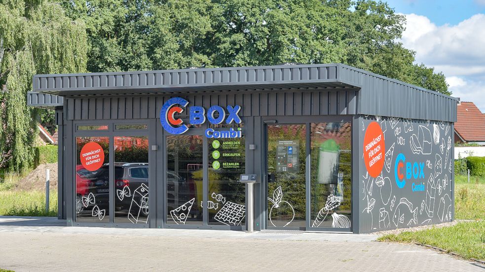Die C-Box in Nortmoor war die erste im Landkreis Leer. Die in Wymeer wird mit 60 Quadratmetern etwas größer und einen rötlich-braunen Anstrich bekommen. Das war mit Blick auf die Gebäude in der Umgebung eine Forderung des Denkmalschutzes. Foto: Klaus Ortgies/Archiv