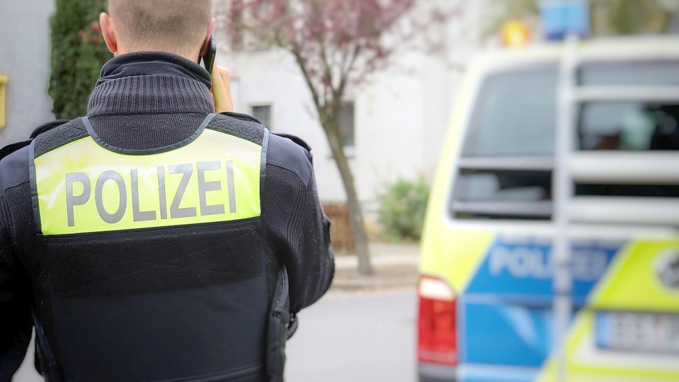 Die Polizei war in der Nacht zu Samstag gut drei Stunden bei einem größeren Einsatz in der Petkumer Straße mit randalierenden Partygästen beschäftigt. Symbolfoto: Pixabay