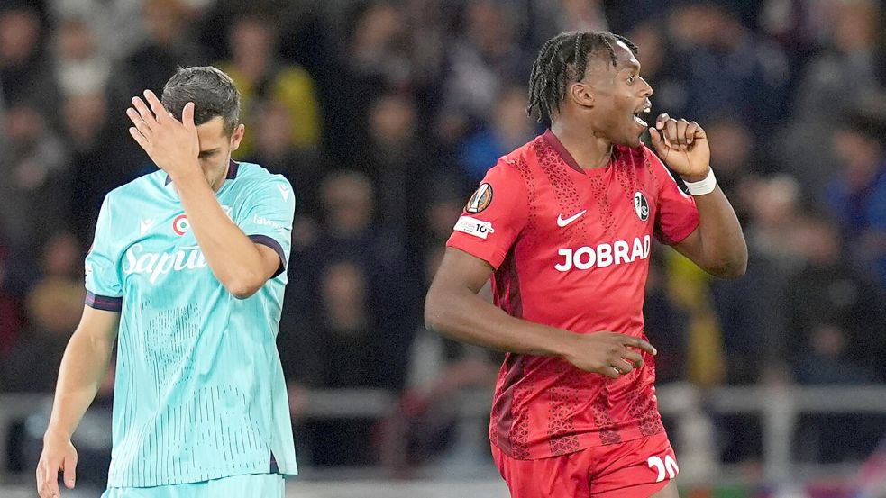 Junior Adamu freut sich über sein Tor zum 1:1. Foto: Massimo Paolone