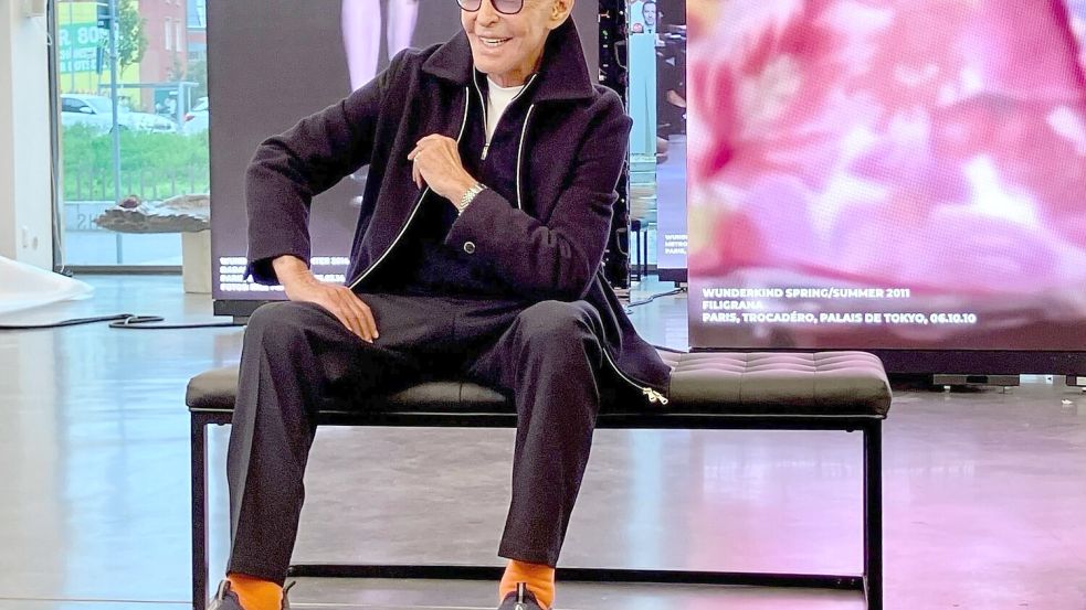 Wolfgang Joop ist mehr als ein Modedesigner - das zeigt er in einer Ausstellung über sein Lebenswerk im Kunstraum Potsdam. Foto: Monika Wendel/dpa