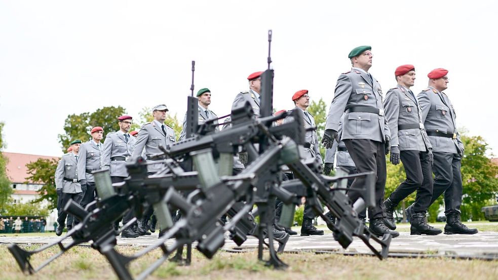 Die Bundeswehr soll attraktiver werden für junge Leute, denn der Bedarf ist aus Sicht der Regierung groß. (Archivbild) Foto: Sebastian Christoph Gollnow/dpa