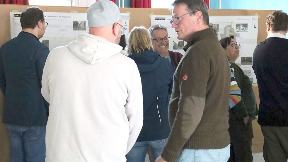Lob, aber auch viel Kritik wurde bei der Info-Veranstaltung im Heinz-Fitschen-Haus in Osnabrück geäußert. Dort wurden die Pläne zur Umgestaltung der Ebertallee vorgestellt. Foto: Thomas Wübker