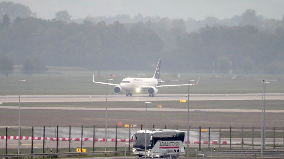 Am Morgen wurde der Flugbetrieb wieder aufgenommen. Foto: Enrique Kaczor/onw-images/dpa