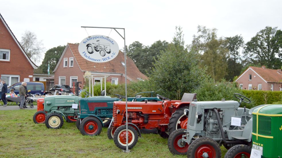 Die Schlepperfreunde Flachsmeer nehmen auch in diesem Jahr wieder am Buurnmarkt in Ihrenerfeld teil. Sie werden ihre historischen Landmaschinen und Traktoren präsentieren. Foto: Holger Weers/Archiv