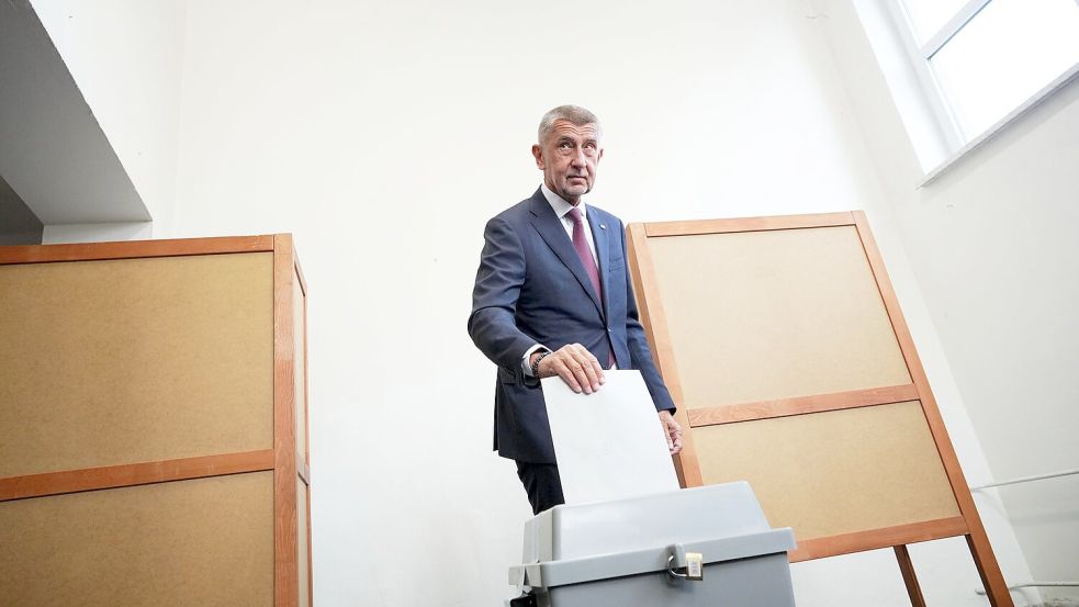 Im Wahlkampf hatte der Umfragefavorit Andrej Babis ein Ende der Waffenlieferungen seines Landes an die Ukraine angekündigt. Foto: Petr David Josek/AP/dpa