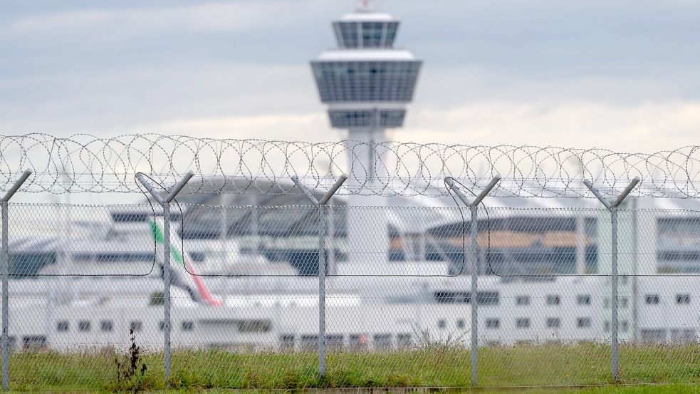 Flüge wurden wegen der Drohnen umgeleitet. Foto: Armin Weigel