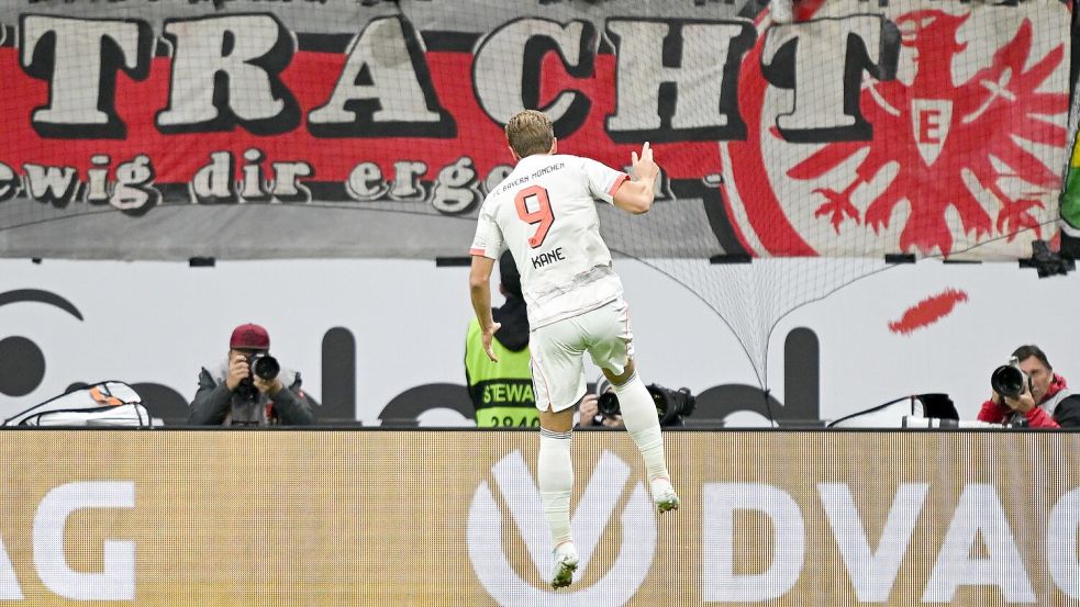Jubelte bereits zum elften Mal im sechsten Bundesliga-Saisonspiel: Bayern-Star Harry Kane. Foto: Arne Dedert