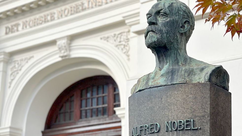 Der Mann hinter den Nobelpreisen: Dynamit-Erfinder und Preisstifter Alfred Nobel. (Archivbild) Foto: Steffen Trumpf/dpa