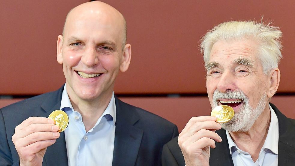 Die bislang letzten deutschen Nobelpreisträger: der Chemiker Benjamin List und der Physiker Klaus Hasselmann. (Archivbild) Foto: Tobias Schwarz