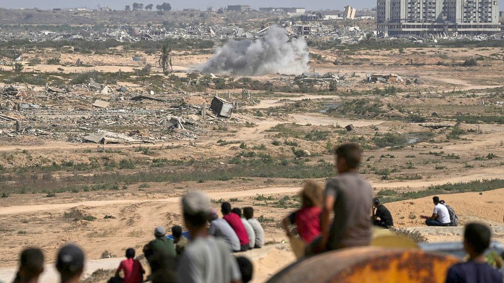 Israelische Luftangriffe gingen am Samstag weiter. Foto: Abdel Kareem Hana/AP/dpa