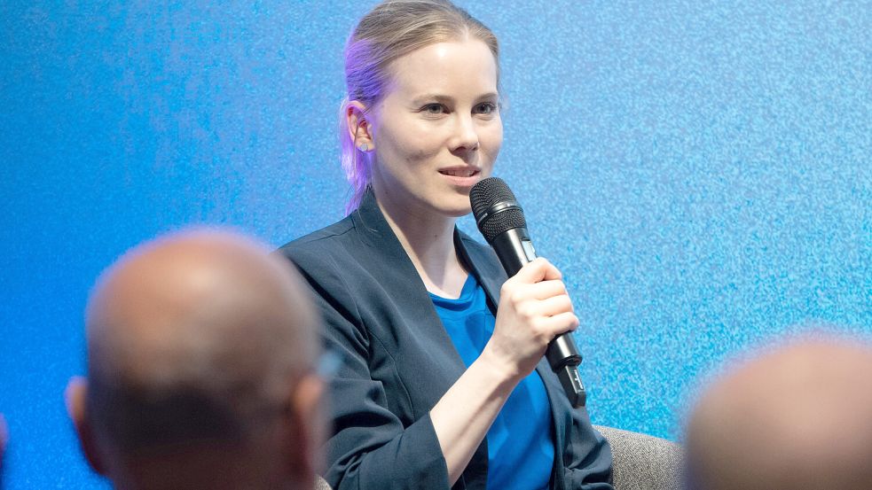 Die Journalistin und Autorin Julia Ruhs (aufgenommen bei einer Diskussionsveranstaltung in Kiel). Foto: dpa/Thomas Eisenkrätzer
