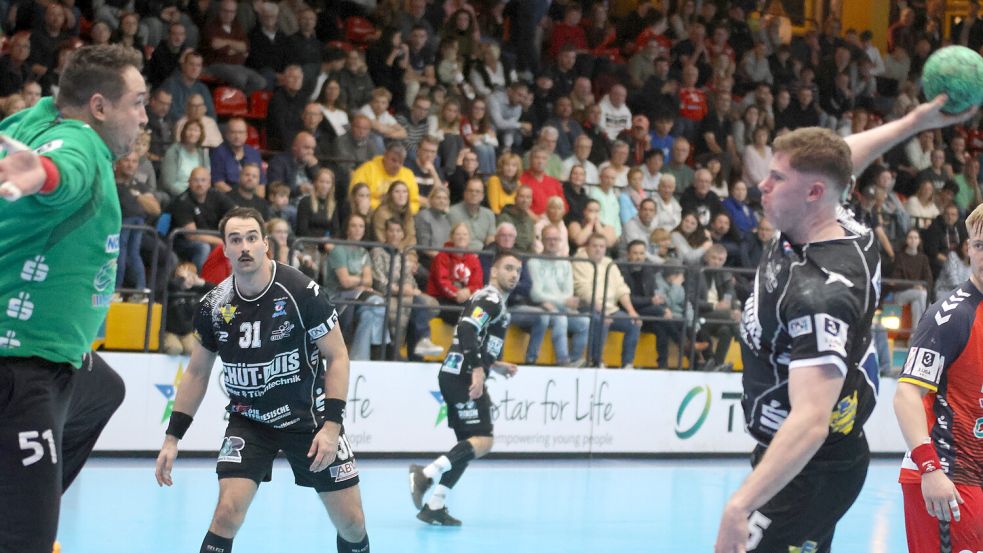 Mehr als 1300 Zuschauer verfolgten die Partie in der Nordfrost-Arena und sahen 31 OHV-Tore. Foto:Theo Gerken