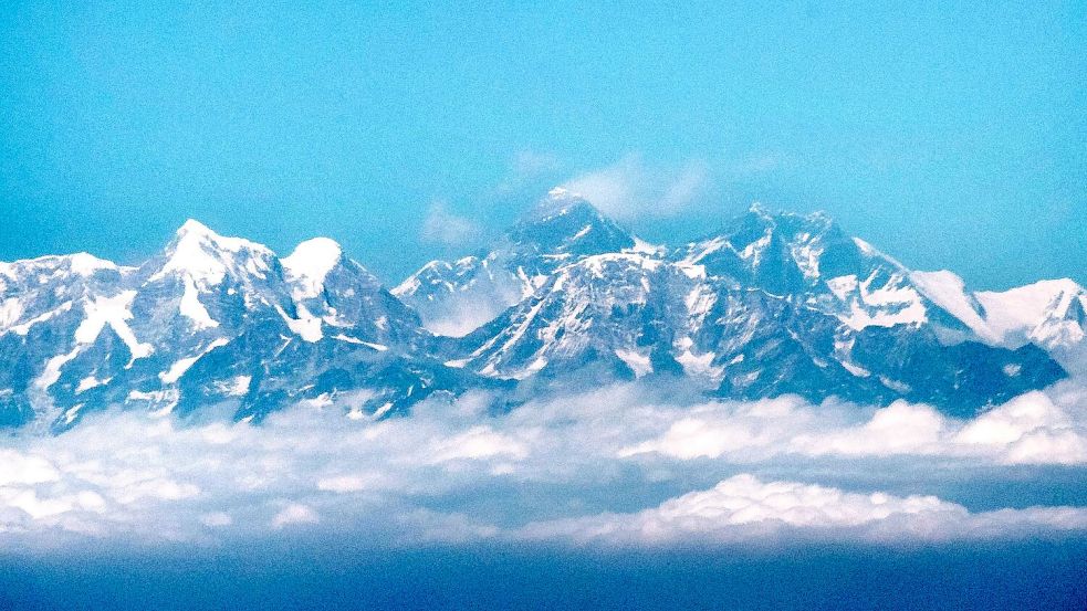 In Zeltlagern am Mount Everest sollen mehrere hundert Personen festsitzen. (Archivfoto) Foto: Sina Schuldt/dpa