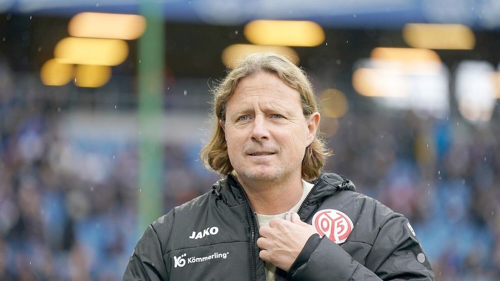 Musste sich in Hamburg warm anziehen: Mainz‘ Trainer Bo Henriksen Foto: Marcus Brandt