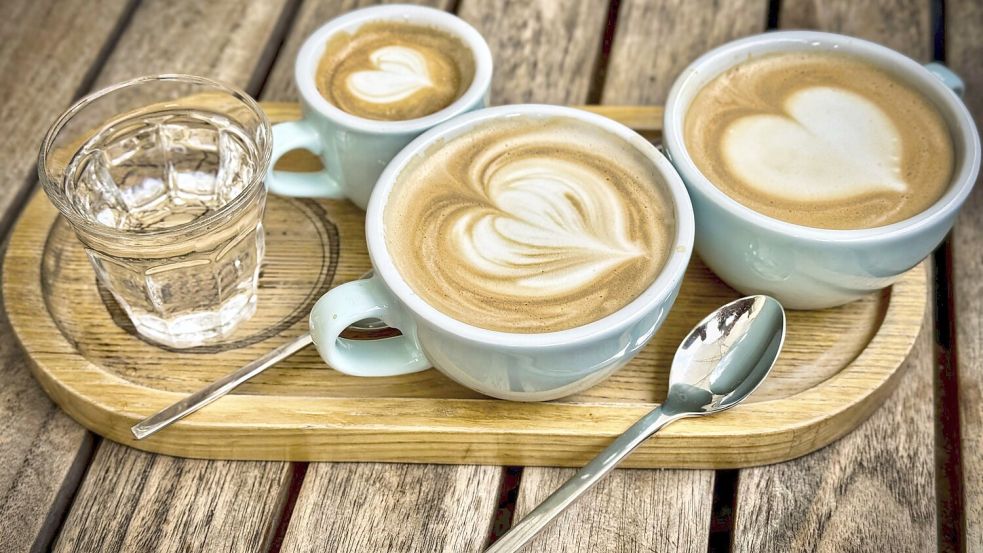 Für einen Besuch im Café oder Restaurant müssen Verbraucher deutlich tiefer in die Tasche greifen als noch vor einigen Jahren. Foto: IMAGO/imageBROKER/Reinhard Marscha