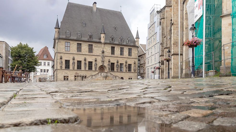 Leichte Entspannung im Rathaus Osnabrück. Das Finanzloch ist 2025 nicht ganz so groß wie befürchtet. Foto: Sebastian Dannenberg