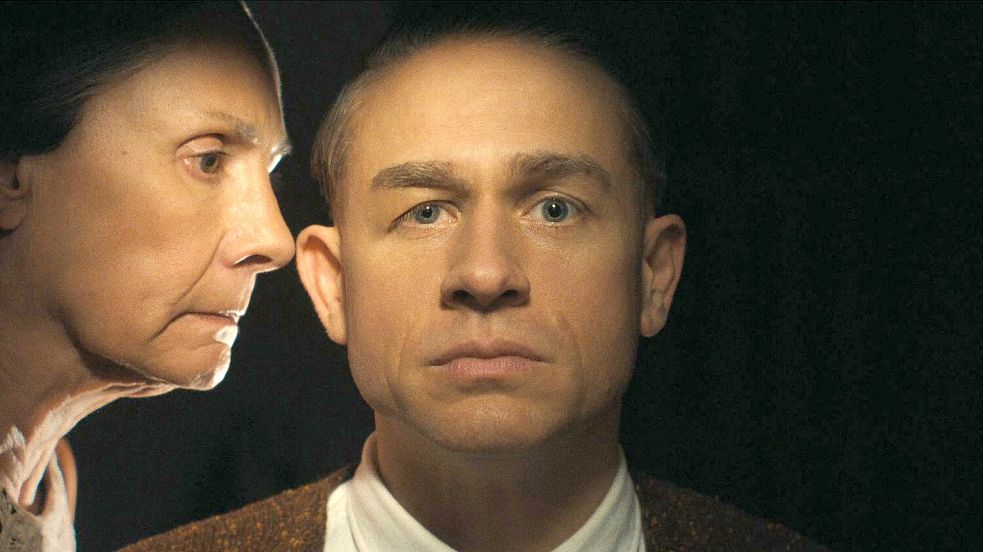 Ein Mörder und seine Mutter: „Monster: Die Geschichte von Ed Gein“ Foto: -/Netflix/dpa