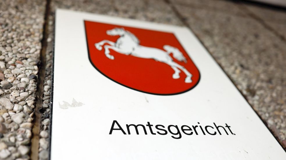 Erneut vor Gericht: Ein 25-jähriger Osnabrücker wurde wegen dreifacher Körperverletzung in Clubs, Drogenbesitz und dem Zeigen verfassungswidriger Symbole verurteilt. Foto: Michael Gründel