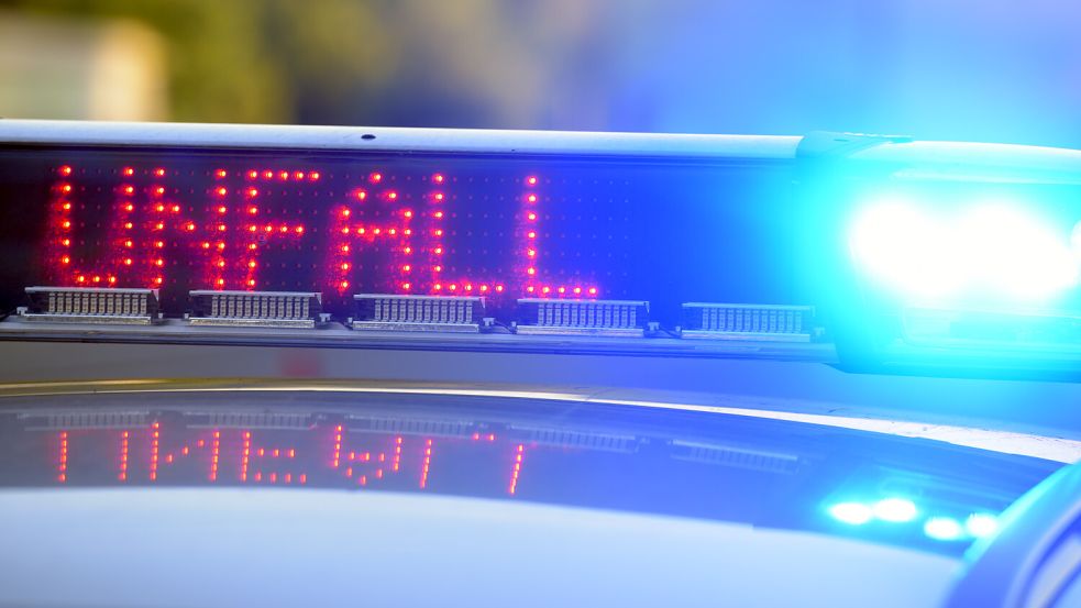 9353 Verkehrsunfälle meldeten die ostfriesischen Polizeiinspektionen Leer-Emden und Aurich-Wittmund für das Jahr 2024. Foto: Stefan Puchner/dpa