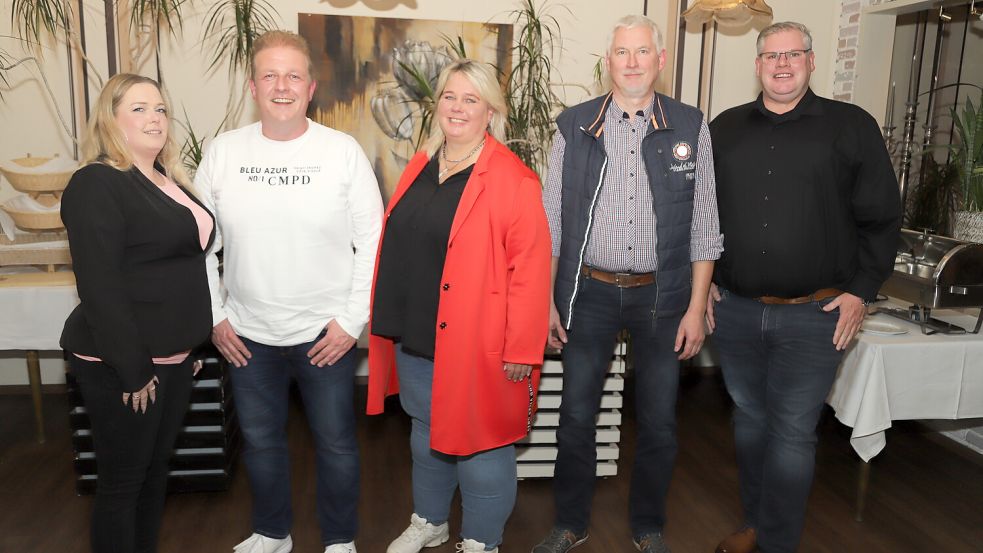 Neuaufstellung des Vorstandes des HGV Barßel (von links): Petra van Rüschen, Rouven Schwarting, Natascha Deters, Egon Lampe und Stefan Höhl. Foto: Hans Passmann