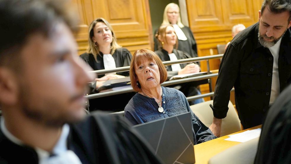 Gisèle Pelicot hat darauf bestanden, dass der Prozess zu ihrem jahrelangen Missbrauch öffentlich geführt wird. Foto: Lewis Joly/AP/dpa