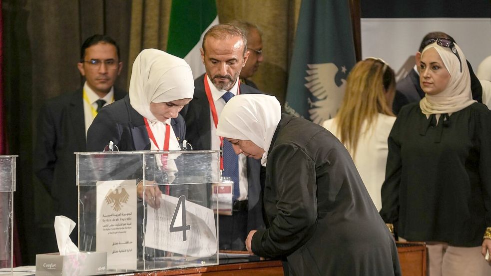 Unterstützer sehen die Wahl als Erfolg im politischen Umbruch in Syrien. Foto: Moawia Atrash/dpa