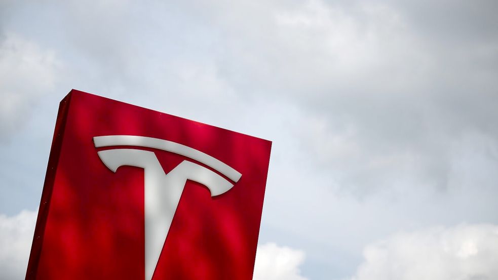 Tesla entschied sich dafür, abgespeckte Versionen heutiger Modelle günstiger zu verkaufen. (Archivbild) Foto: Sebastian Gollnow