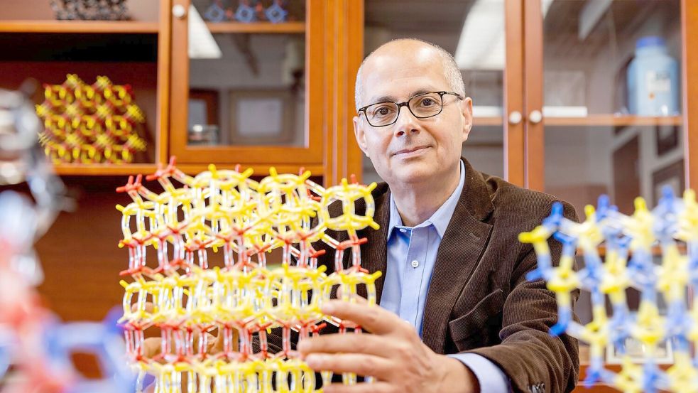 Omar Yaghi wuchs seiner Universität zufolge als Kind palästinensischer Flüchtlinge mit vielen Geschwistern in Amman ohne Elektrizität oder fließendes Wasser auf. Foto: Brittany Hosea-Small/University