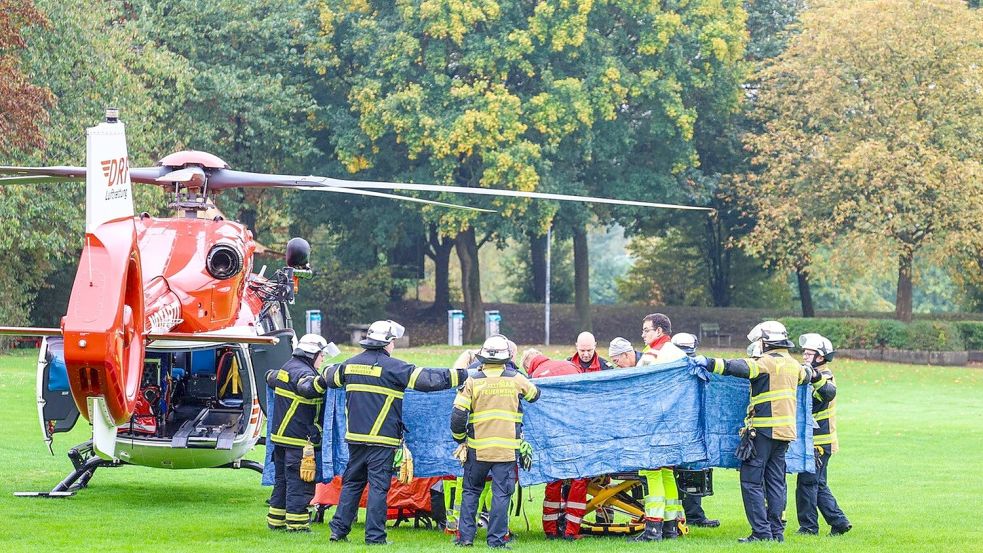 Die Frau war am Dienstag lebensgefährlich verletzt in ihrem Haus gefunden worden und mit einem Hubschrauber in eine Klinik gebracht worden. Foto: Alex Talash/dpa