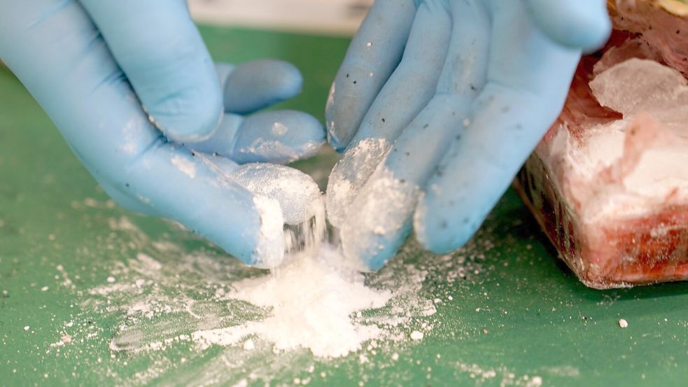 Die spanische Polizei hat in Zusammenarbeit mit ihren Kollegen in Kolumbien bei einem Einsatz gegen eine internationale Bande zehn Tonnen Kokain beschlagnahmt. Fünf Personen wurden festgenommen. (Archiv-Bild) Foto: Marcus Brandt