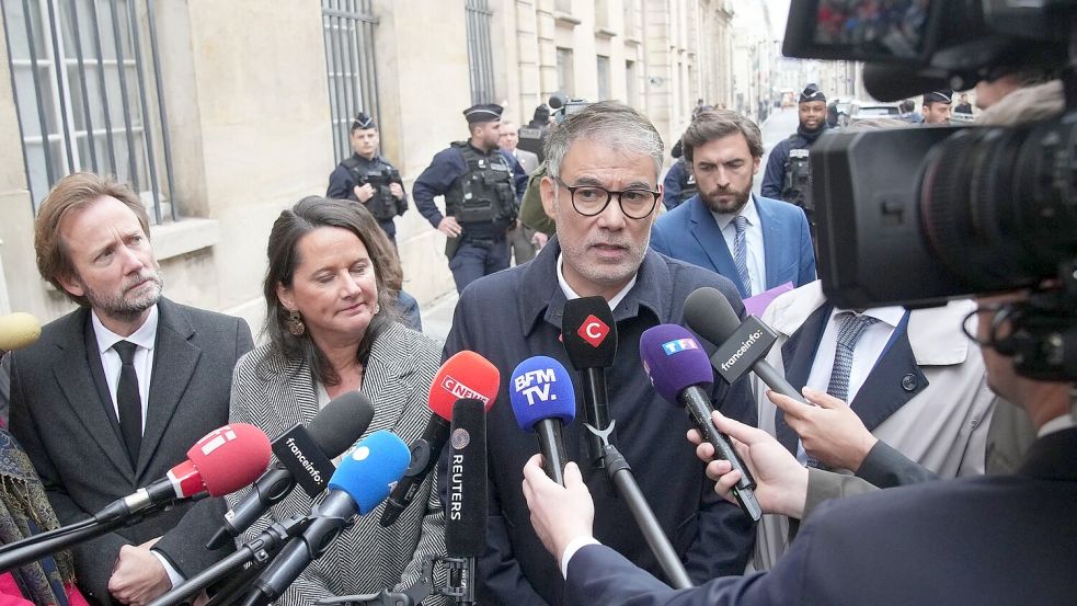 Sozialistenchef Faure könnte künftiger Premier in Frankreich werden. Foto: Christophe Ena/AP/dpa