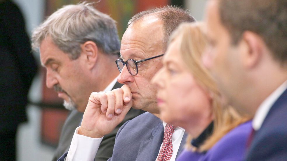 Bis zur Streichung aller Leistungen: Das Bürgergeld soll künftig Grundsicherung heißen und Missbrauch vermieden werden. Darauf haben sich Lars Klingbeil (von rechts, SPD), Bärbel Bas (SPD), Friedrich Merz (CDU) und Markus Söder (CSU) verständigt. Foto: IMAGO/dts Nachrichtenagentur